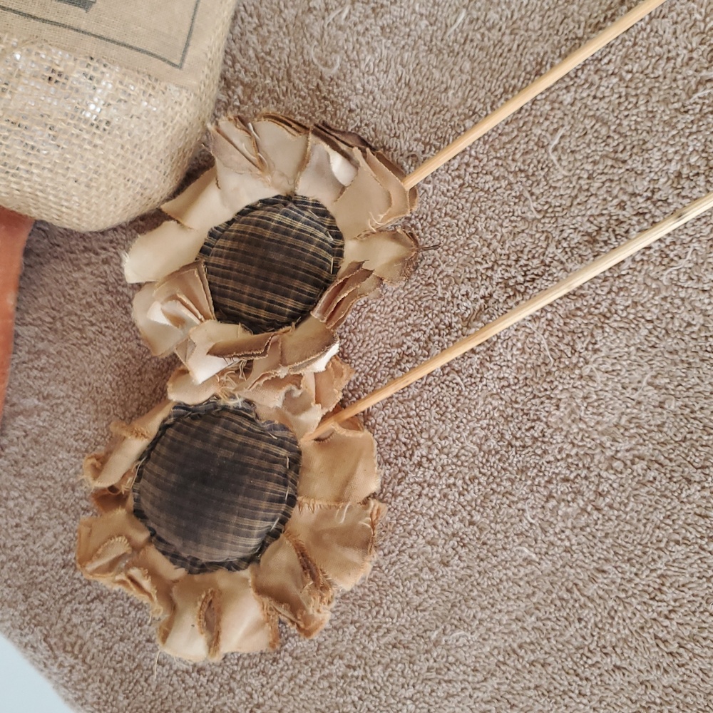 Rustic Pumpkin and Burlap Decor Set W/ Flowers - Picture 5 of 5